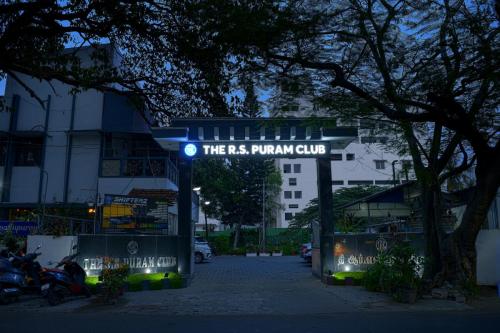 Club-Entrance-Night